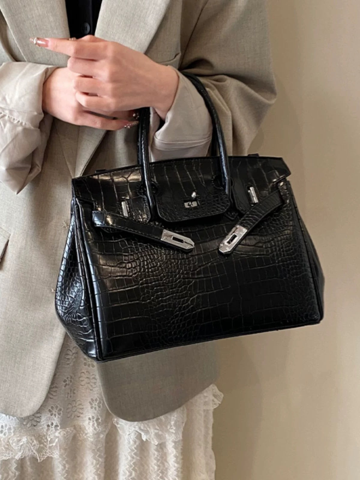 Statement Bag – Krokodesign mit Hochglanz-Finish