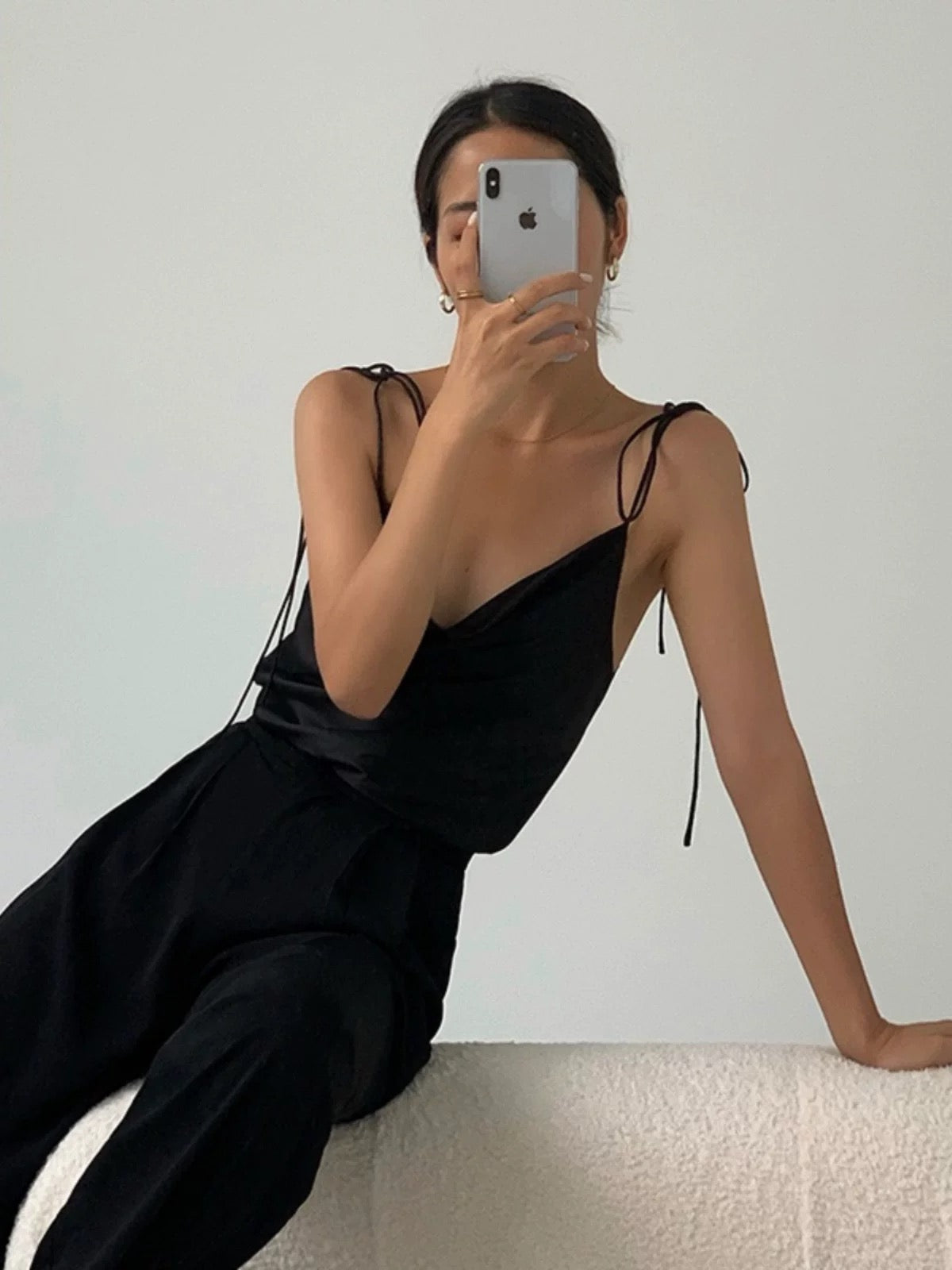 Satin Camisole ‘Elena’ – Elegantes Top mit Bindeträgern