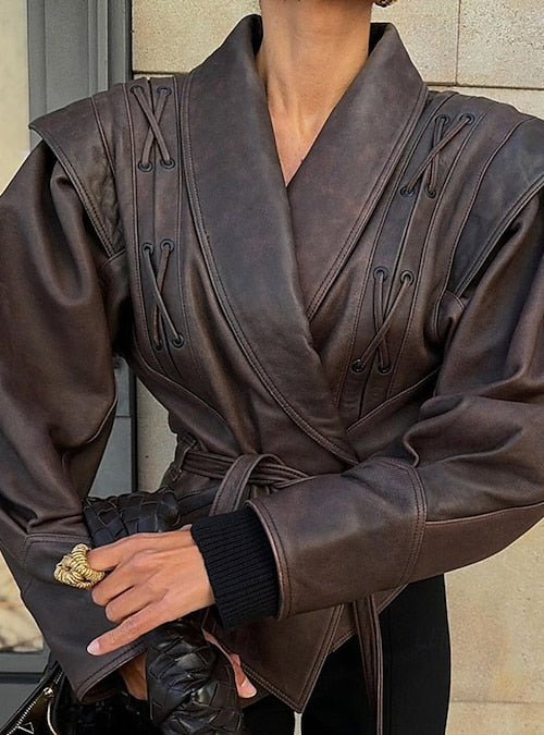 Adele Taillierte Kunstlederjacke