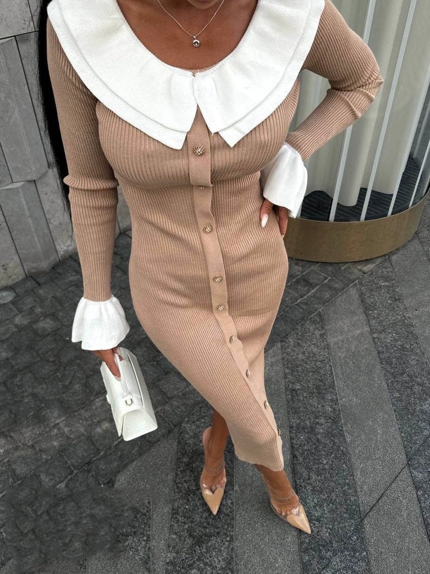 Figurbetontes Strickkleid mit Rüschenärmeln