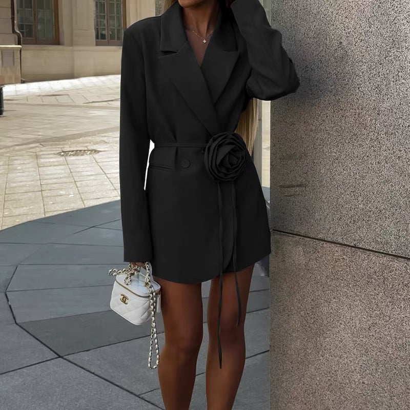 Blazer-Kleid mit Rosenapplikation