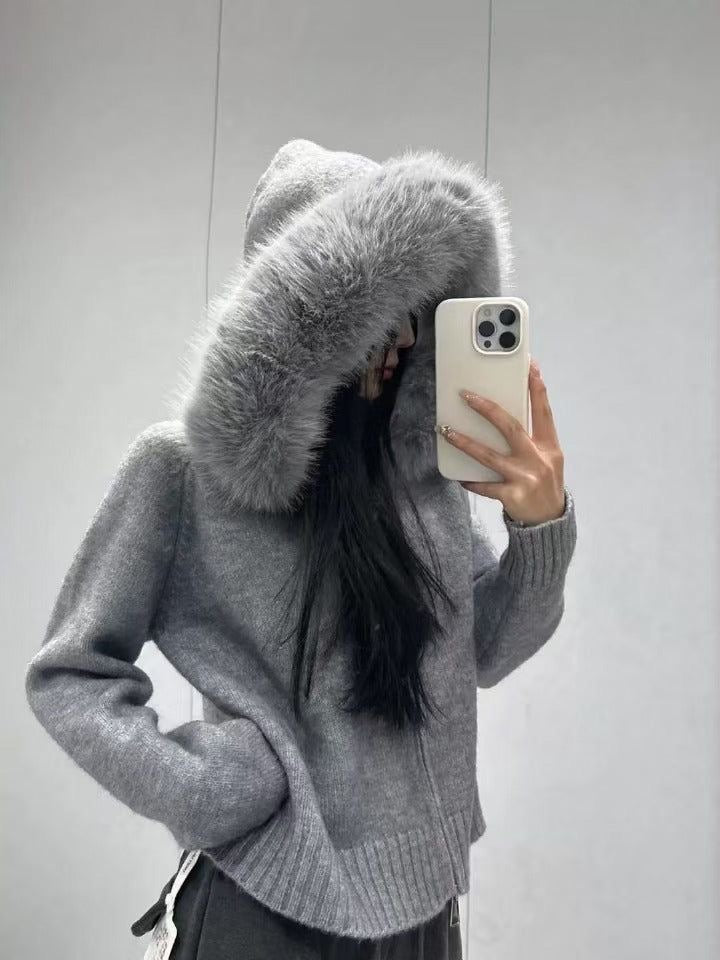 Winter Knit mit Fellkapuze