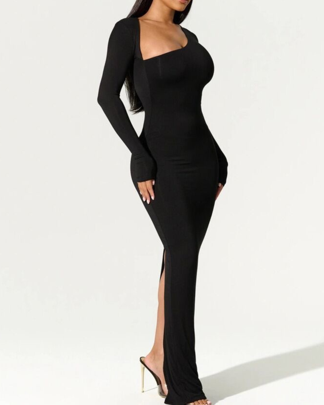 Elegant Figurbetontes Kleid mit Schrägausschnitt