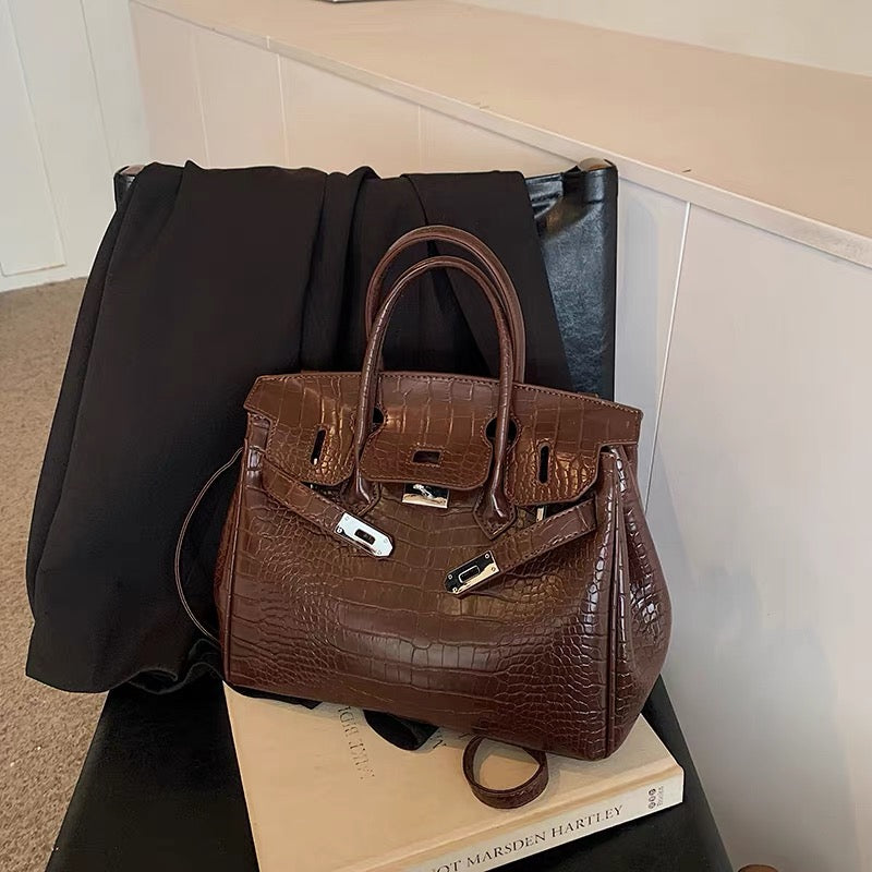 Statement Bag – Krokodesign mit Hochglanz-Finish