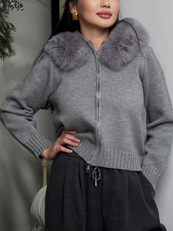 Winter Knit mit Fellkapuze