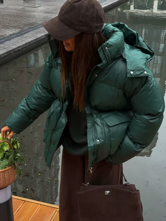 Trendige Daunenjacke mit Kapuze – Winter Essential