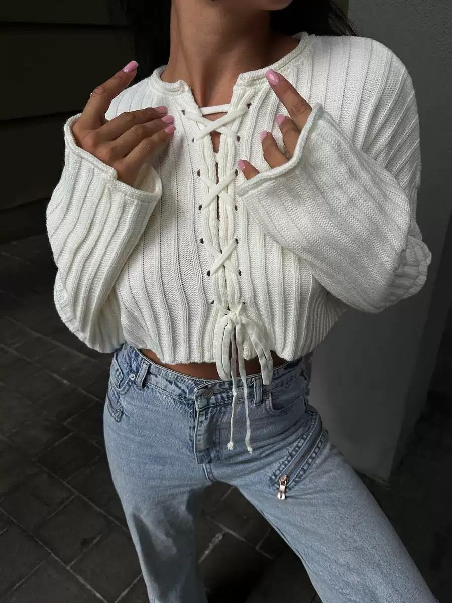 Gerippter Strickpullover mit Frontschnürung