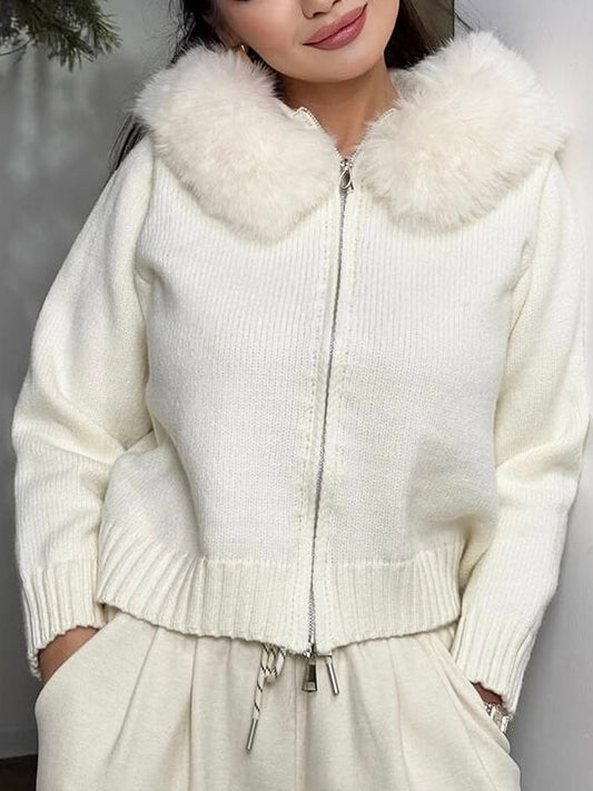 Winter Knit mit Fellkapuze