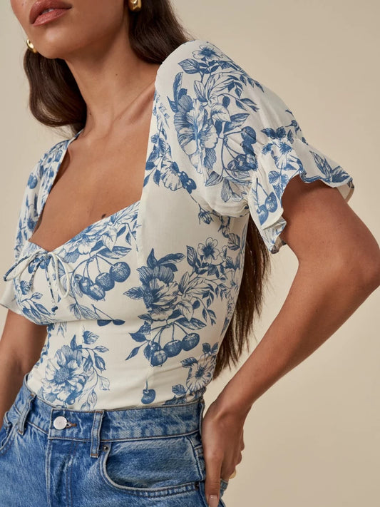 Romantisches Sommer-Top im französischen Stil – Blau & Weiß
