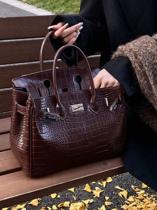 Statement Bag – Krokodesign mit Hochglanz-Finish