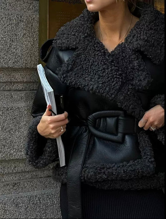 Damen Kunstlederjacke mit Teddyfell & Gürtel
